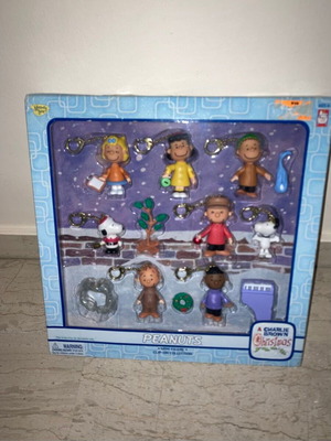 Peanuts Memory Lane Christmas keychains new