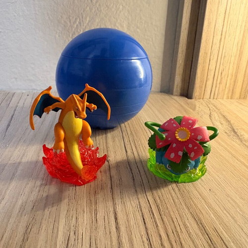 Pokemon Charizard & Venusaur LED gacha