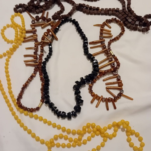Women's necklaces pack of 5 like new, fashion bijoux