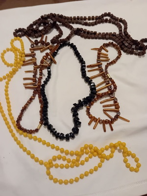 Women's necklaces pack of 5 like new, fashion bijoux