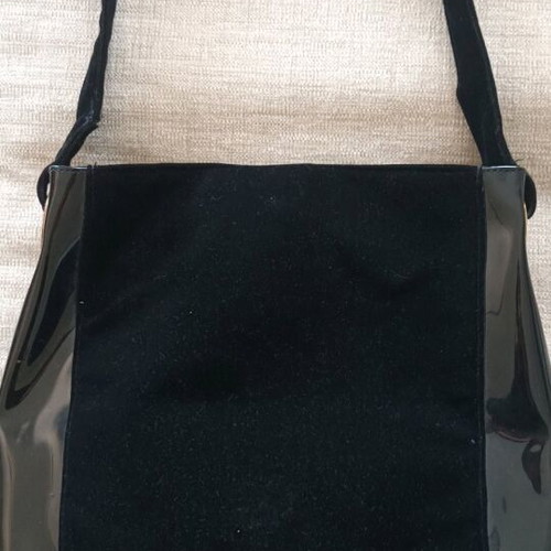 Carolina Herrera Good Girl shoulder bag like new, black velvet