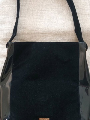 Carolina Herrera Good Girl shoulder bag like new, black velvet