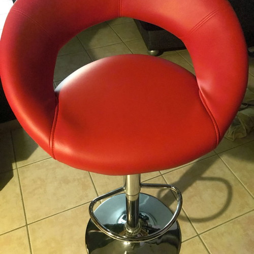 Bar stool used red in excellent condition