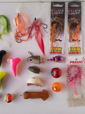 Fishing Equipment Set like new, 18 items including Pregio and Slider Worm