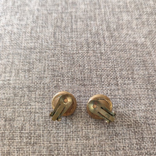 Clip-on earrings like new