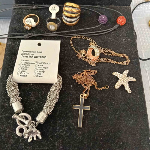 Set of 30 colorful jewelry pieces