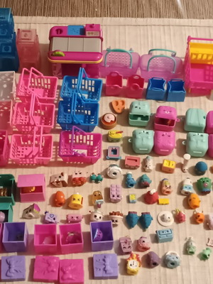 Συλλογή Shopkins σαν καινούργια, περίπου 90 φιγούρες, πάνω από 150 κομμάτια