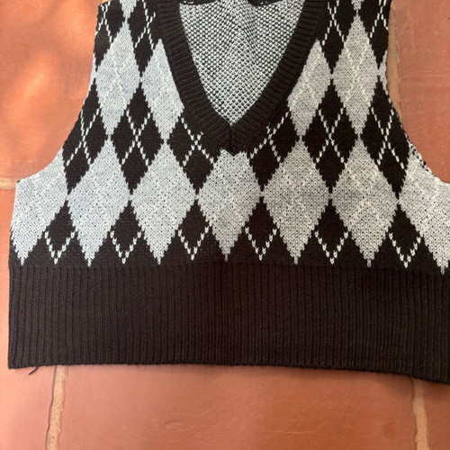Showing sleeveless ski pullover checkered size small