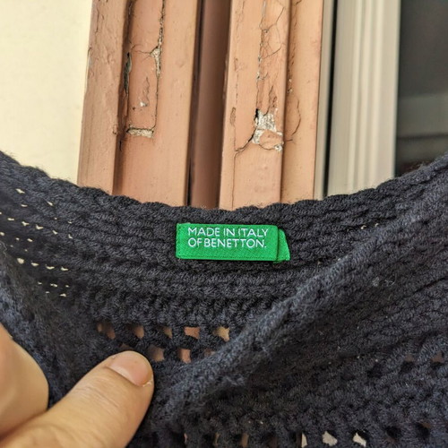 Benetton wool crop top black like new, size Medium