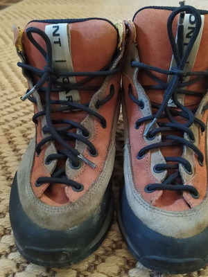 Garmont vintage hiking boots size 38 like new, beige brown