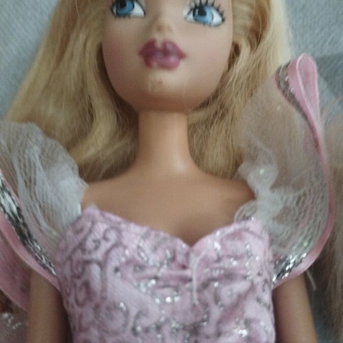 Barbie dolls pack with 9 dolls, 2 bodies, 3 heads and a horse
