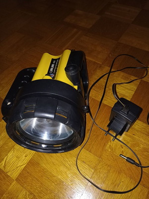 Quartz halogen spot projector 35 W used with charger