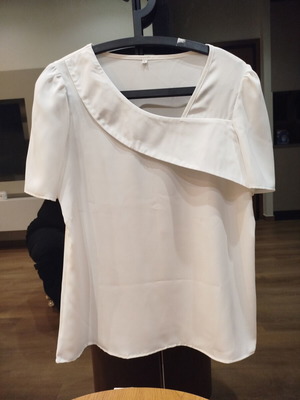 Elegant λευκό τοπ με puff sleeves σαν καινούργιο, μέγεθος L