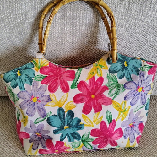 Bag with sequins and wooden handles used, colorful