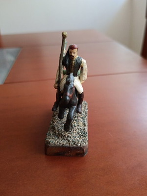 Mounted Tsolias figure with Greek flag, like new, 11 cm