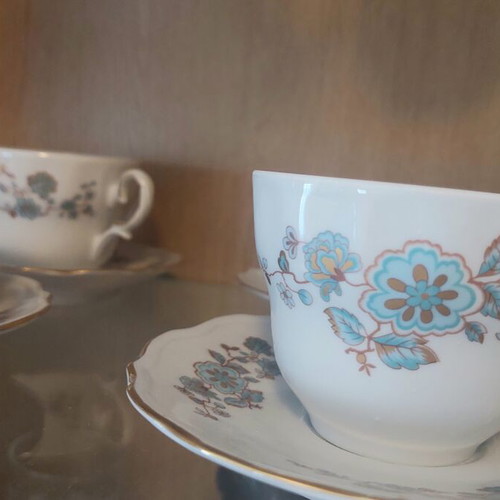 Italian tea set like new, 10 cups with saucers, teapot, creamer, sugar bowl