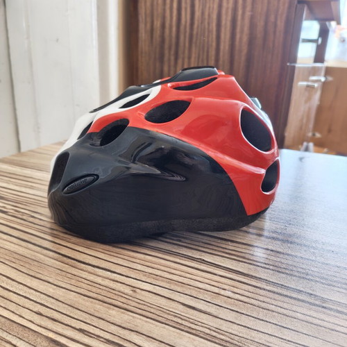 Catlike helmet like new, lightweight and durable