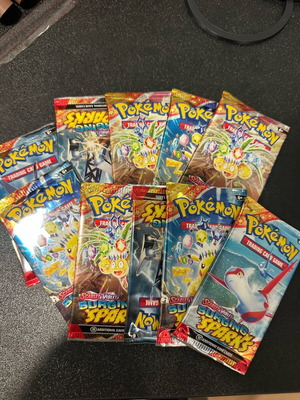 Surging Sparks πακέτο 10 σφραγισμένων καρτών Pokémon καινούργιο