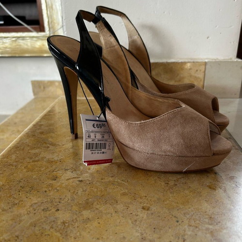 Zara suede pumps new with patent detail, size 40, black and beige