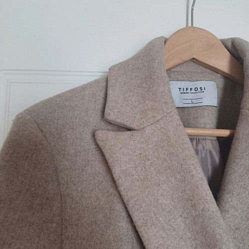 Tiffosi midi beige coat like new with belt
