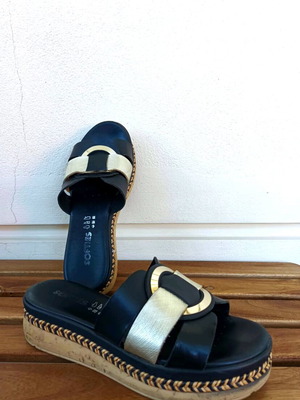 Softies Platform Sandals Size 38 Like New Black and Gold