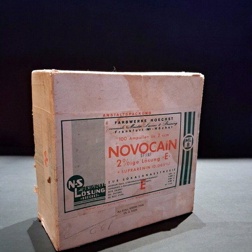 Novocain 1928 collectible medicine box like new