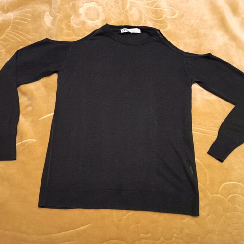 Zara blouse long-sleeve with shoulder cutouts like new, black