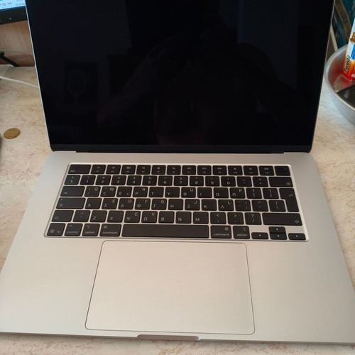 MacBook Air 15.3" M4 with 16GB RAM and 256GB SSD