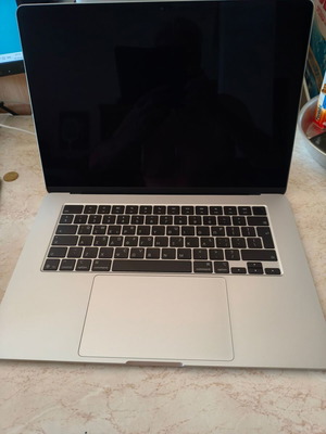 MacBook Air 15.3" M4 with 16GB RAM and 256GB SSD