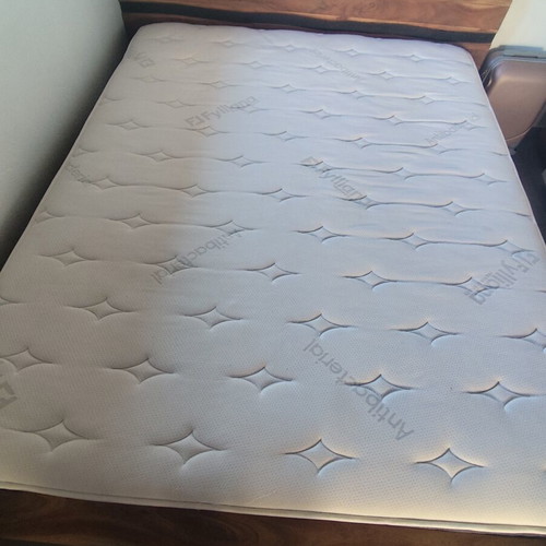 Fyliana Antibacterial Mattress 160x200 like new, slight tear