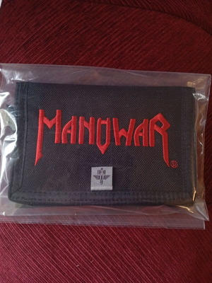 Manowar Sign of the Hammer υφασμάτινο πορτοφόλι με τρεις πτυχές σε μαύρο και κόκκινο