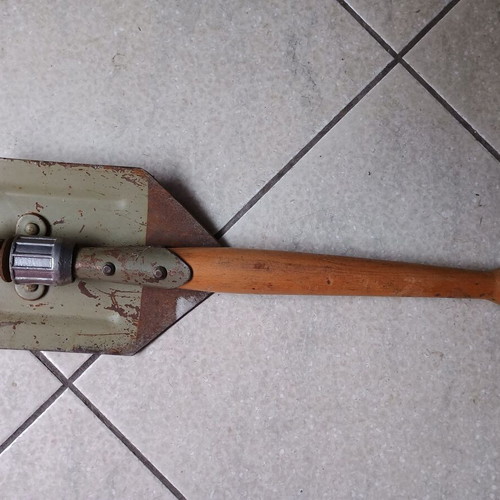 Folding Shovel used, very good condition