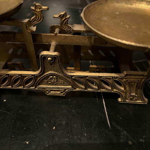 Old grocer's scale like new