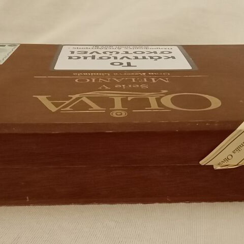 Oliva Melanio Serie V Gran Reserva Limitada Robusto wooden cigar box used