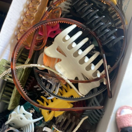 Hair Clips in Various Sizes New