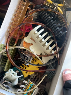 Hair Clips in Various Sizes New