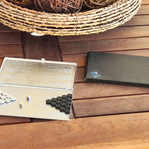 Aluminum Travel Backgammon Set like new with magnetic pieces