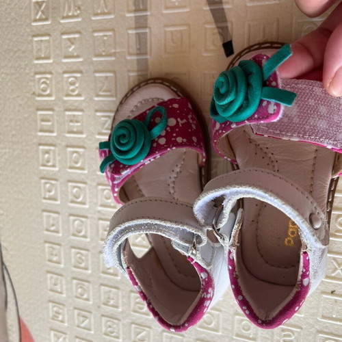 Baby sandals size 20 papillon like new, 2 pairs