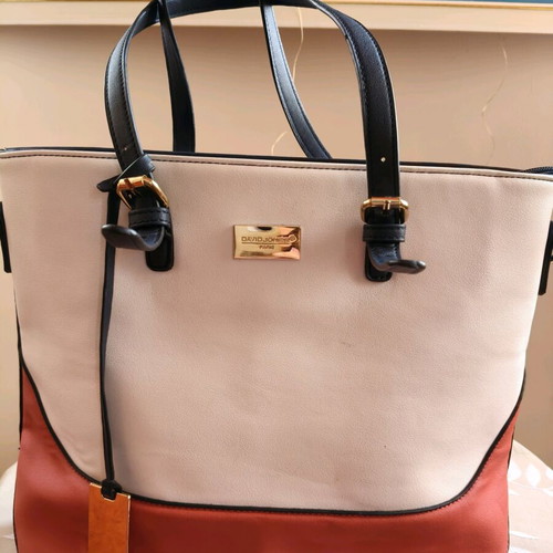 Tricolor shoulder bag like new with gold details