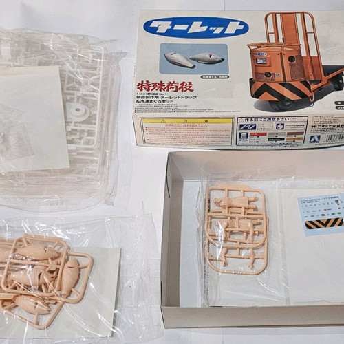 Aoshima Turret Truck & Frozen Tuna Model Kit like new