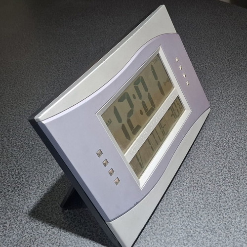 Kenko Digital Clock with Thermometer and Calendar like new