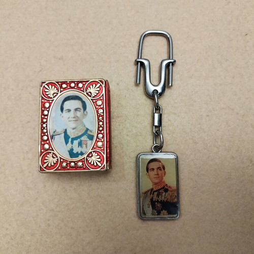 Royal keychain and matchbox case like new with the Royal couple