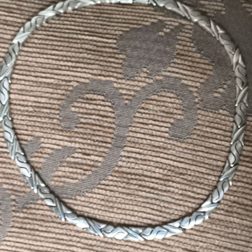 Silver necklace like new, 44 cm length