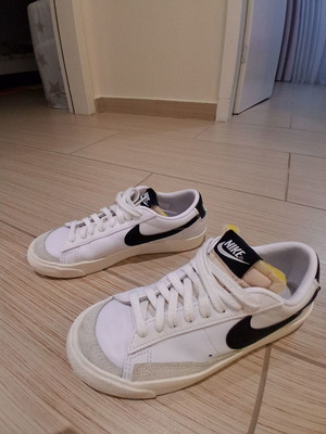 Nike R athletic shoes like new, size 37.5, white and gray