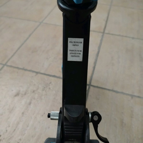 Folding scooter like new