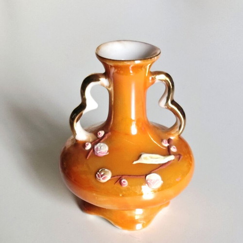 Vintage Japanese porcelain decorative vases like new