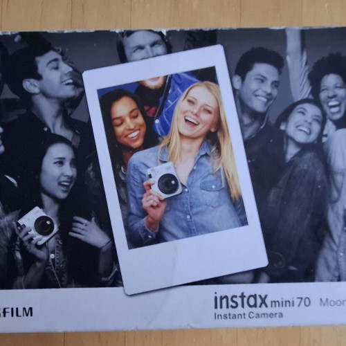 Fujifilm Instax Mini 70 Moon White instant camera