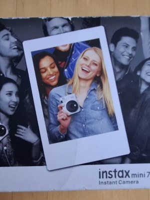 Fujifilm Instax Mini 70 Moon White instant camera