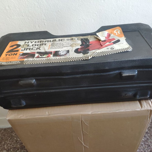 Hydraulic jack "Crocodile" 2 ton used with case for repair or spare parts
