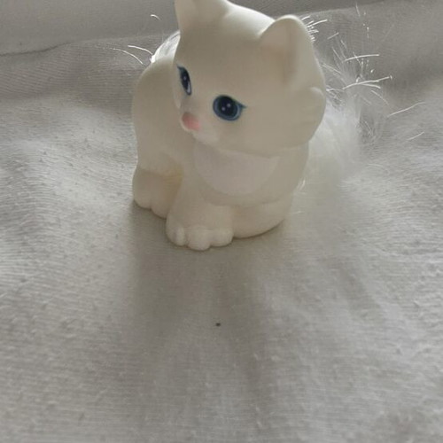 White Little Kitty Bella figure new
